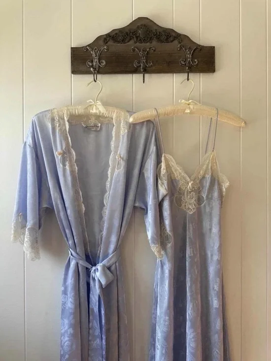 Vintage Christian Dior blue lace nightgown and robe set - Picture 2 of 5